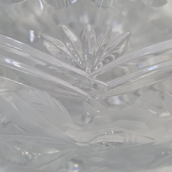 Crystal Clear Industries 24% Lead Crystal Bowl -Poland 7" diameter by 3" tall - Picture 3 of 10